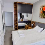 Neuron 1-bedroom Pool View In Caesar N-14 Apartment