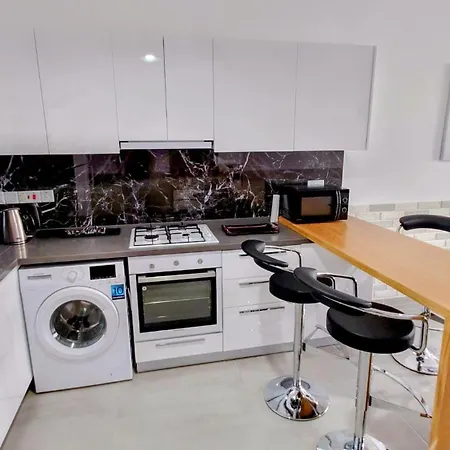Neuron 1-bedroom Pool View In Caesar Apartment *