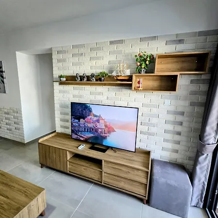 Neuron 1-bedroom Pool View In Caesar N-14 Apartment *