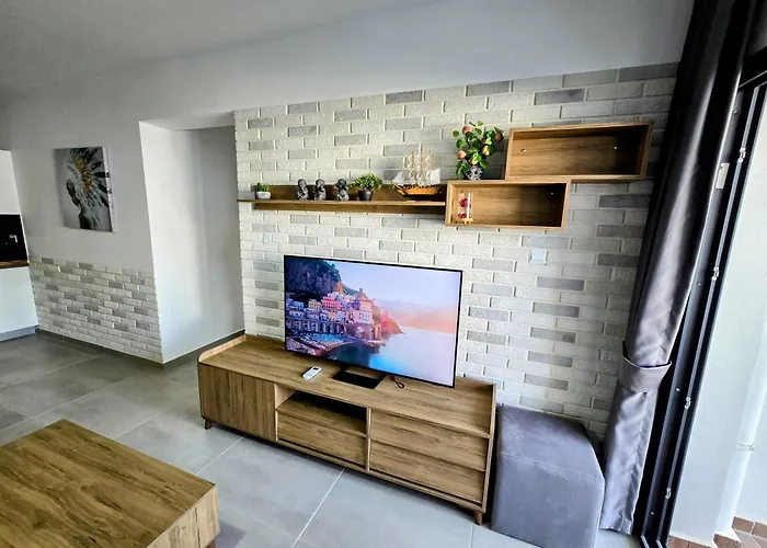 Neuron 1-bedroom Pool View In Caesar Apartament *